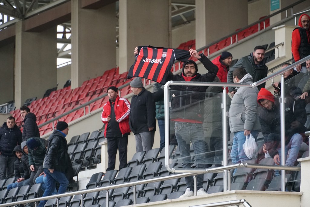 Cadde taraftar grubundan  tribün show